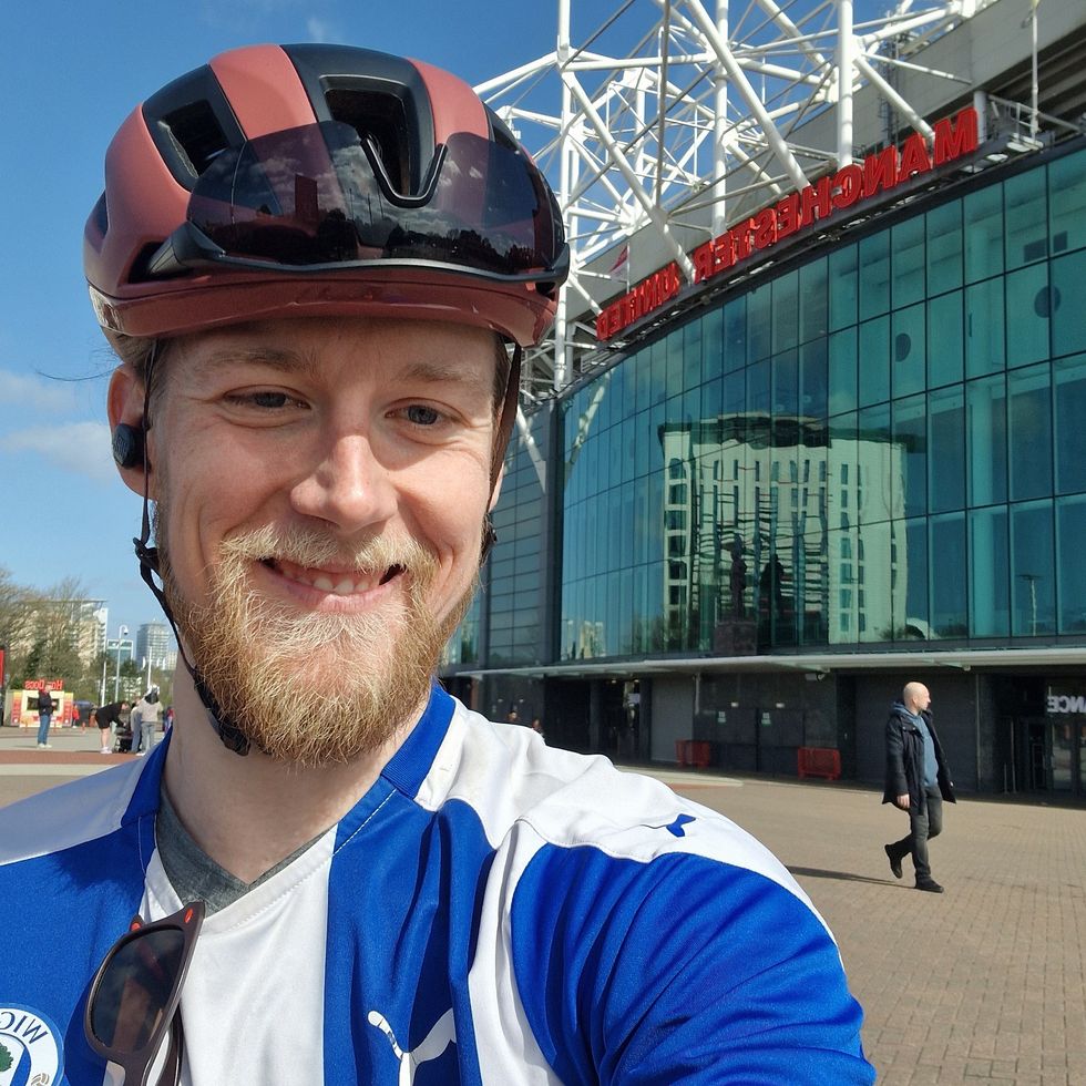 Wigan fan to cycle to 92 football league clubs in memory of late uncle